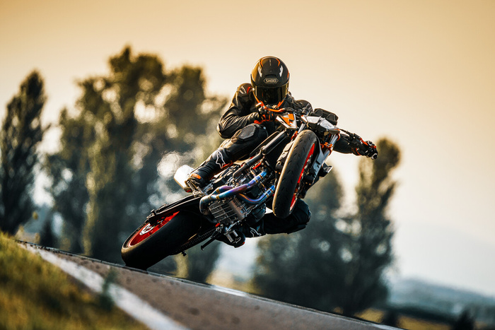 Jaký je KTM 890 Duke R